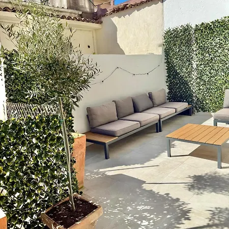 2 Bedrooms, Large Terrace, Center *