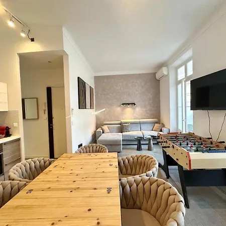 Apartment 2 Bedrooms, Large Terrace, Center *