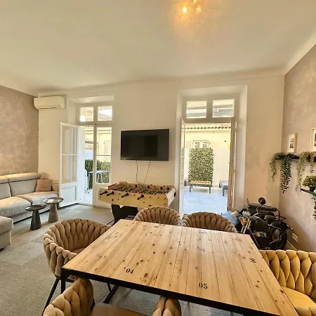 Apartment 2 Bedrooms, Large Terrace, Center *