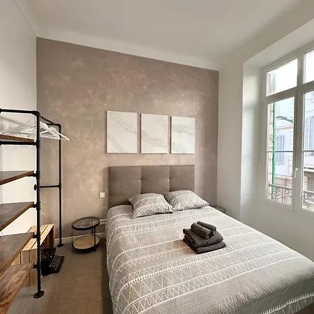 2 Bedrooms, Large Terrace, Center