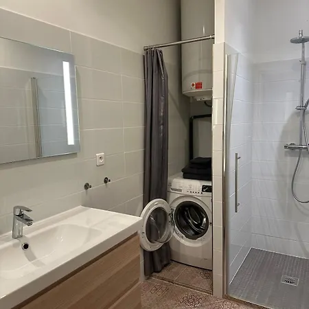 2 Bedrooms, Large Terrace, Center Apartment