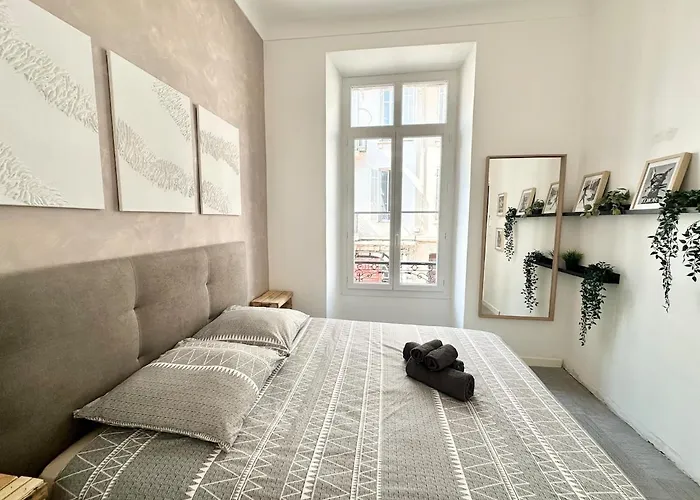 2 Bedrooms, Large Terrace, Center * Cannes