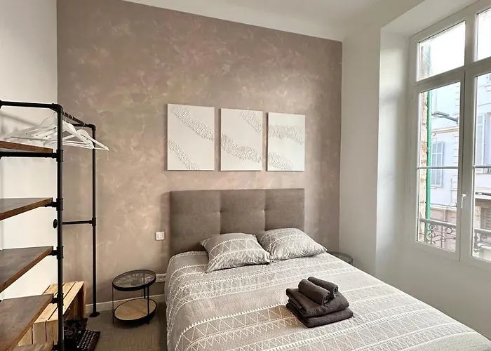 2 Bedrooms, Large Terrace, Center