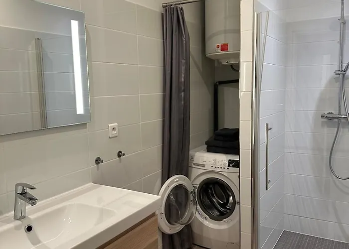 2 Bedrooms, Large Terrace, Center Apartment