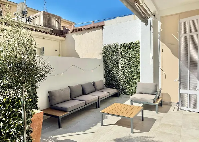 2 Bedrooms, Large Terrace, Center Apartment *