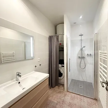 2 Bedrooms, Large Terrace, Center * كان